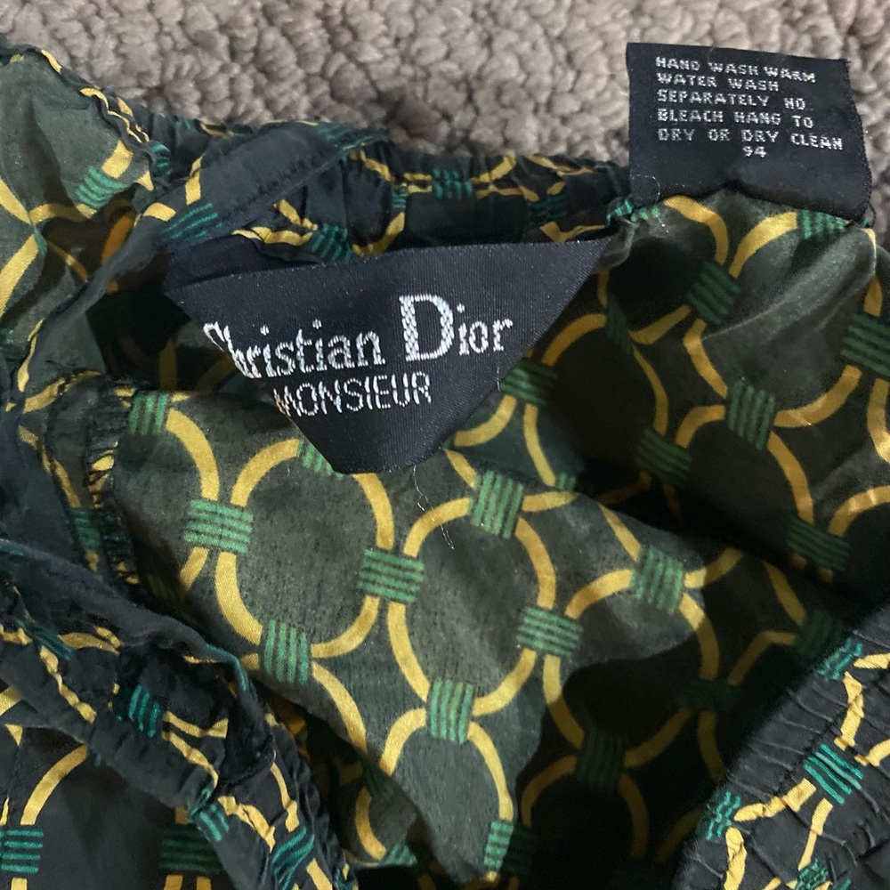 CHRISTIAN DIOR 💯 silk Flat front shorts